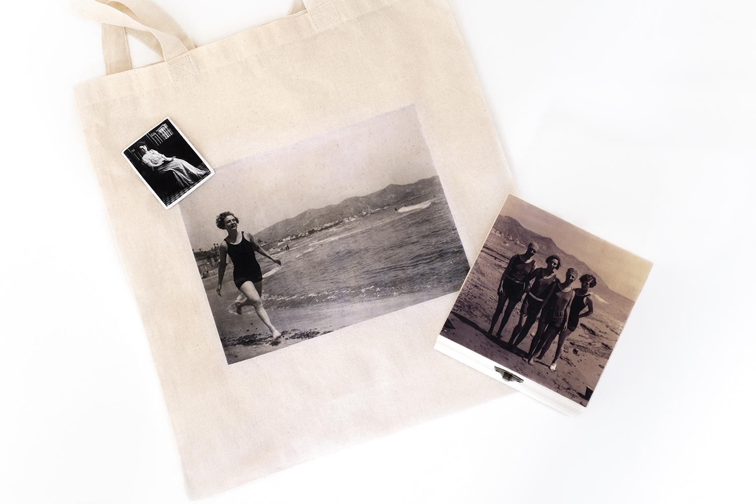 Transferencia fotográfica sobre tela y madera. Foto de Mireia Alises